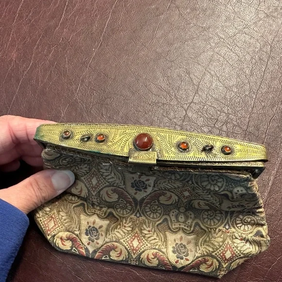 Vintage Beige/cream tapestry clutch handbag. - Picture 5 of 6